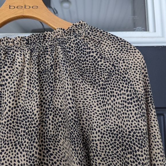 Evereve Allison Joy Blair leopard print v neck blouse size XS - Picture 10 of 12